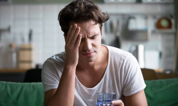 Терапевт рассказала о способах избежать похмелья